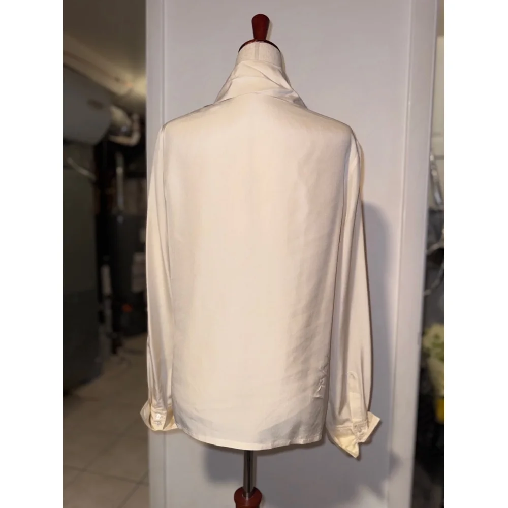 Long sleeve blouse cream colored 100% silk. To fit bust 38 inches. Yeager London - Picture 5 of 14